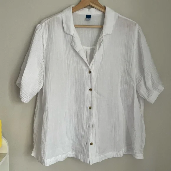 Old Navy Crinkle Gauze Button Down Shirt - Picture 2 of 10